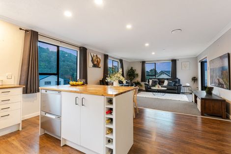 Photo of property in 76 Omapere Street, Whitby, Porirua, 5024