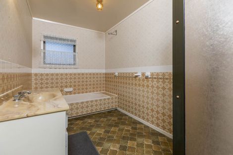 Photo of property in 64 The Terrace, Herald Island, Auckland, 0618