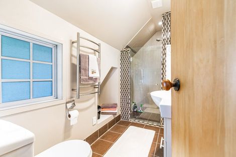 Photo of property in 31 Laingfield Terrace, Laingholm, Auckland, 0604