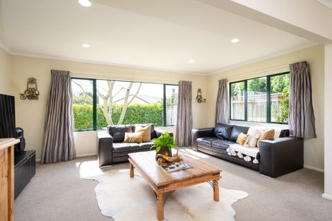 Photo of property in 2 Hanna Place, Havelock North, 4130
