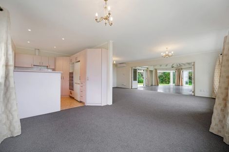 Photo of property in 9 Laingholm Drive, Laingholm, Auckland, 0604