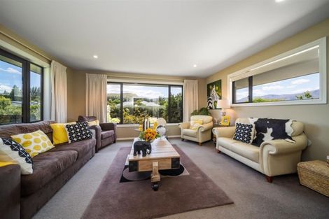 Photo of property in 1 Manorburn Place, Lake Hayes, Queenstown, 9304