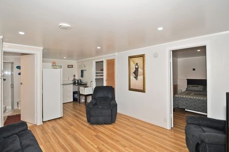 Photo of property in 8 Hillside Crescent, Leigh, 0985