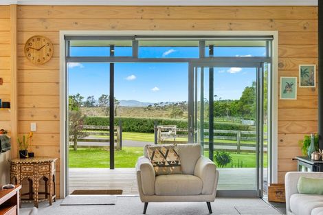 Photo of property in 842 South Head Road, South Head, Helensville, 0874