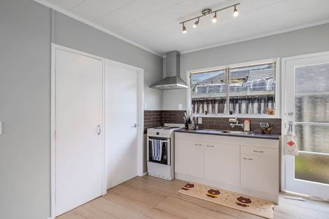 Photo of property in 21 Kamara Road, Glen Eden, Auckland, 0602