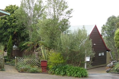 Photo of property in 15 Lindaver Grove, Merrilands, New Plymouth, 4312