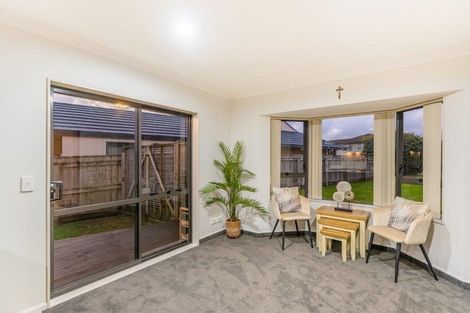 Photo of property in 6 Shearwater Rise, Paraparaumu Beach, Paraparaumu, 5032