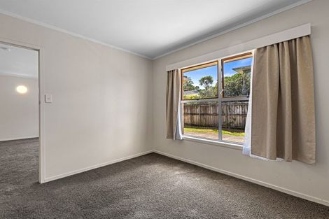 Photo of property in 2/16 Mannering Place, Hillcrest, Auckland, 0627