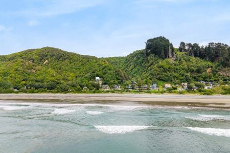 Photo of property in 16 Cathedral Road, Gore Bay, Cheviot, 7383