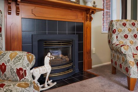 Photo of property in 10 Pastoral Lane, Hokowhitu, Palmerston North, 4410