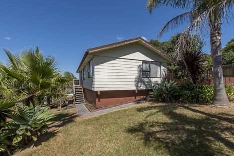 Photo of property in 4 Kayle Glen, West Harbour, Auckland, 0618