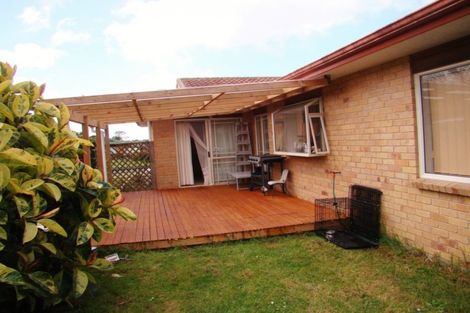 Photo of property in 18 Matilda Place, Weymouth, Auckland, 2103