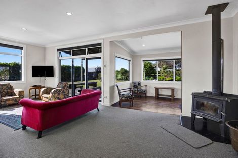 Photo of property in 5674 Mountain Road, Normanby, Hawera, 4673