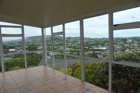 Photo of property in 38 Brooker Grove, Newlands, Wellington, 6037
