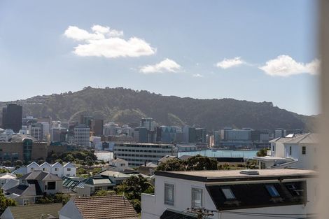 Photo of property in 16 Hawker Street, Mount Victoria, Wellington, 6011
