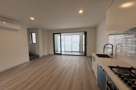 Photo of property in 1/218 Rosebank Road, Avondale, Auckland, 1026