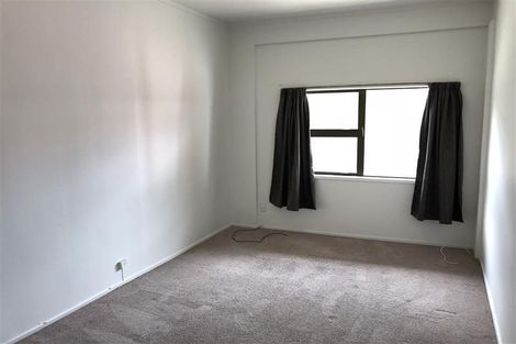 Photo of property in 5 Makepiece Place, Chatswood, Auckland, 0626