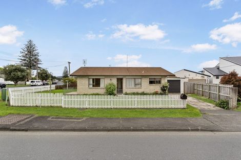 Photo of property in 3 Centreway Road, Orewa, 0931