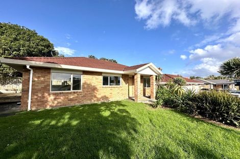 Photo of property in 3 Chesterton Terrace, Henderson, Auckland, 0612