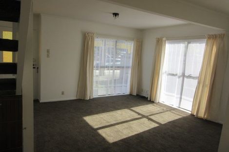 Photo of property in 2/103 Rongotai Road, Kilbirnie, Wellington, 6022