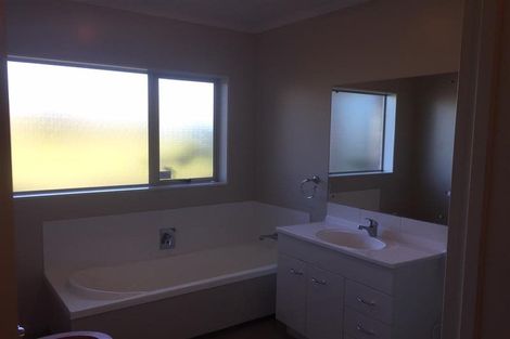 Photo of property in 16 Mckinley Road, Sunnyvale, Auckland, 0612