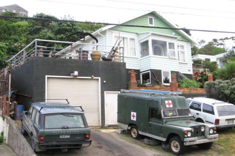 Photo of property in 96 Eden Street, Island Bay, Wellington, 6023