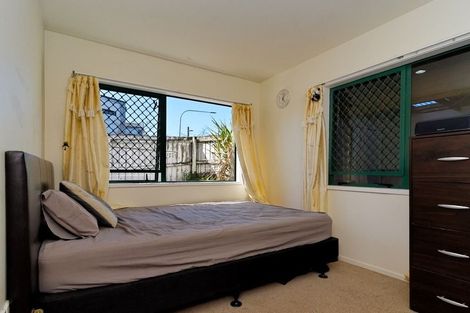 Photo of property in 20/1 Briar Way, New Lynn, Auckland, 0600