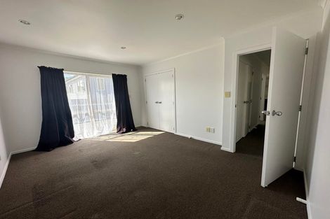 Photo of property in 35 King Charles Drive, Kingsley Heights, Upper Hutt, 5018