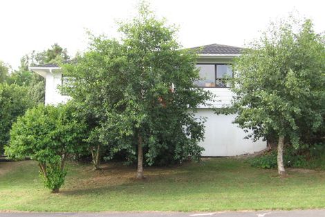 Photo of property in 1/2 Hueglow Rise, West Harbour, Auckland, 0618
