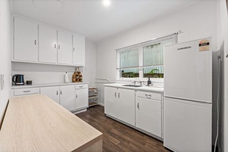 Photo of property in 56 Colwill Road, Massey, Auckland, 0614