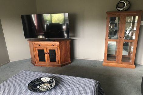 Photo of property in 19 Greenwood Place, Fitzherbert, Palmerston North, 4410