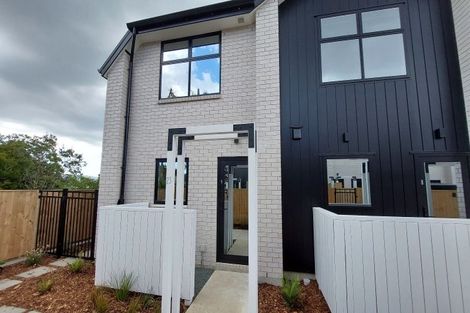 Photo of property in 9/23 Awaroa Road, Sunnyvale, Auckland, 0612