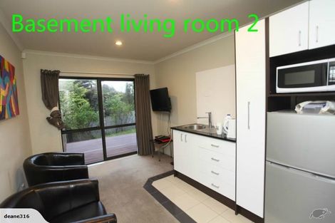 Photo of property in 11 Catlins Place, Fairview Heights, Auckland, 0632