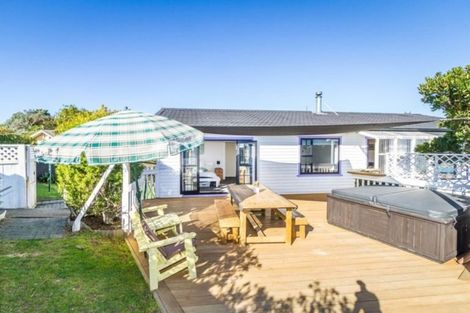 Photo of property in 13 Pennant Grove, Titahi Bay, Porirua, 5022