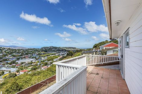 Photo of property in 4 Aramoana Place, Maupuia, Wellington, 6022