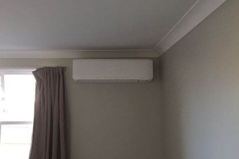 Photo of property in 2/165 Chivalry Road, Glenfield, Auckland, 0629