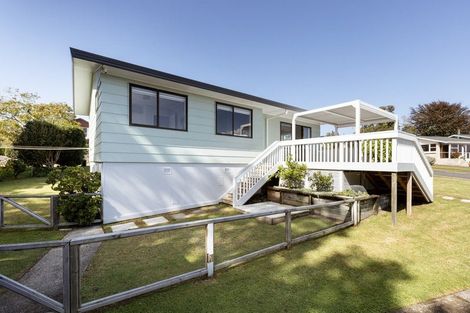 Photo of property in 2 Walnut Grove, Omokoroa, 3114