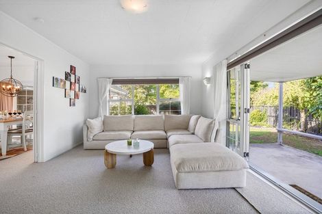 Photo of property in 1 Camellia Place, Hamilton Lake, Hamilton, 3204