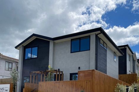 Photo of property in 2/102 Millbrook Road, Sunnyvale, Auckland, 0612