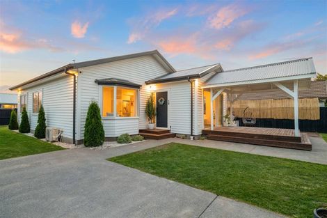 Photo of property in 10 Factory Road, Belfast, Christchurch, 8051