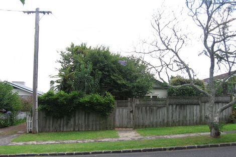 Photo of property in 9b Queensway, Three Kings, Auckland, 1024