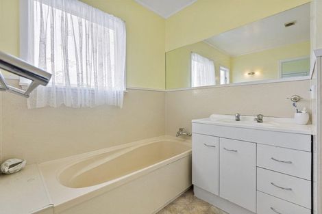 Photo of property in 8 Elm Grove, Westown, New Plymouth, 4310