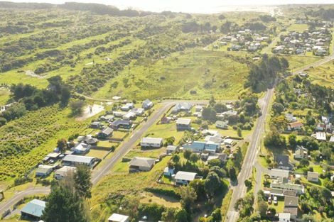 Photo of property in 17 Ewing Street, Hokio Beach, Levin, 5571