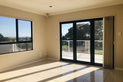 Photo of property in 14 Condor Place, Unsworth Heights, Auckland, 0632