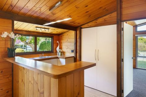 Photo of property in 21 Awanui Drive, Waikanae, 5036