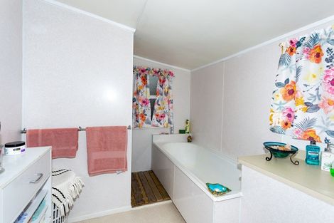 Photo of property in 32 Gloag Street, Waverley, 4510