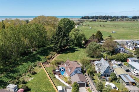 Photo of property in 19 Mckenzie Place, Waikuku Beach, 7402