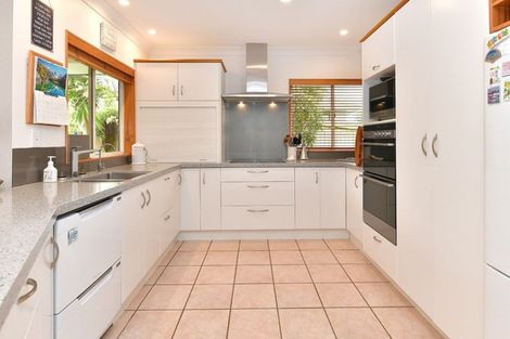 Photo of property in 168 Lakeside Drive, Orewa, 0931