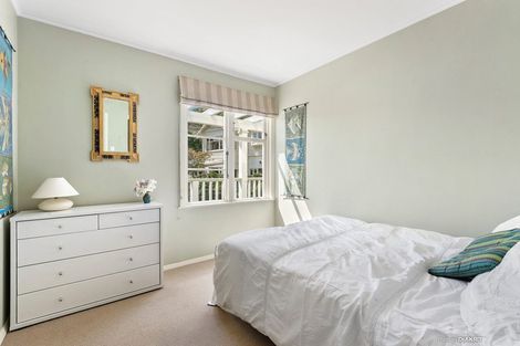 Photo of property in 18 Creswick Terrace, Northland, Wellington, 6012