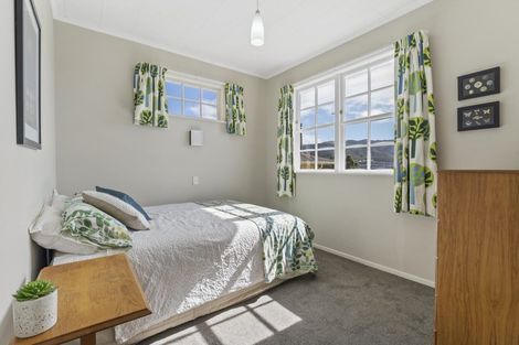 Photo of property in 10 Colonial Grove, Tawa, Wellington, 5028